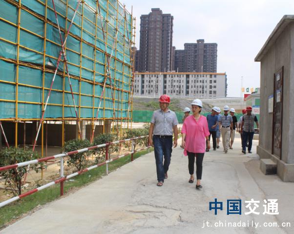 南昌市質(zhì)監(jiān)站領(lǐng)導(dǎo)蒞臨象湖隧道、九洲高架安置房項(xiàng)目檢查指導(dǎo)工作